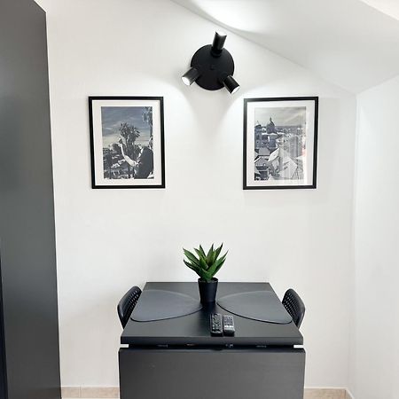 Black N' White دوبروفينك المظهر الخارجي الصورة